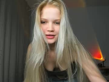 Xloe_Queen Chaturbate stream image from October 25, 2025