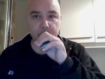 Beardmancoming Chaturbate stream image from October 25, 2025