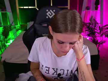 Heyemilly Chaturbate stream image from October 25, 2025