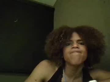 Lauraatv Chaturbate stream image from October 26, 2025