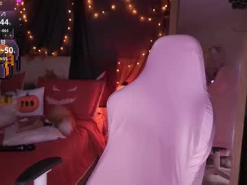 Angelytaxx Chaturbate stream image from October 26, 2025