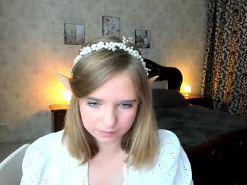 Lunacosplaya Chaturbate stream image from October 26, 2025