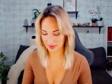Millaxqueen Chaturbate stream image from October 26, 2025
