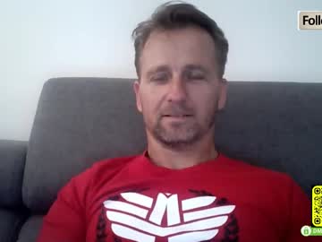 Tomhardic Chaturbate stream image from October 26, 2025