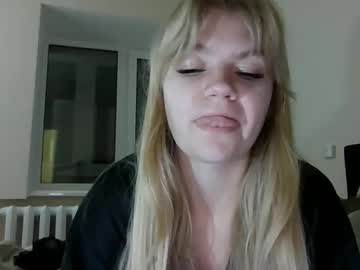 Auroraxroses Chaturbate stream image from October 26, 2025
