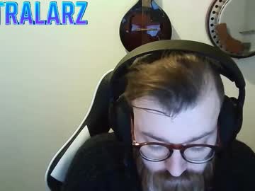 Extralarz Chaturbate stream image from October 26, 2025