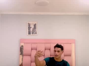 Wiltom_ Chaturbate stream image from October 26, 2025
