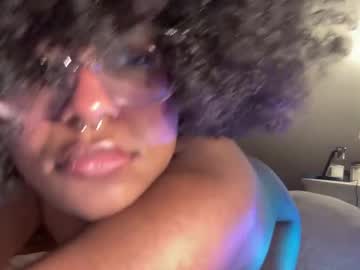 Plushicore Chaturbate stream image from October 27, 2025