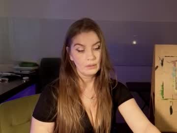 Teasingelly Chaturbate stream image from October 27, 2025