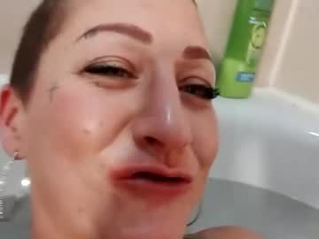 Jonesymtl Chaturbate stream image from October 27, 2025
