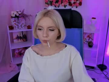 Aurorawrenfield Chaturbate stream image from October 27, 2025