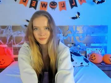 Hazelmorris Chaturbate stream image from October 27, 2025