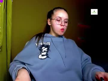 Lilysweet13 Chaturbate stream image from October 27, 2025