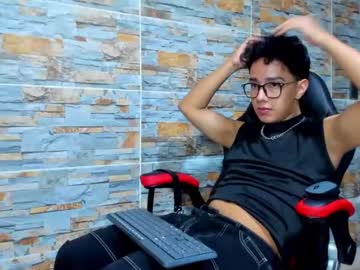 Mexwilliams Chaturbate stream image from October 27, 2025