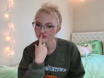 Petite_Cupcake Chaturbate stream image from October 27, 2025