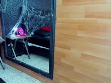 Yiyisandoval Chaturbate stream image from October 27, 2025