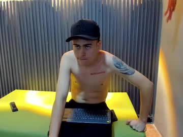 Ell_Mono Chaturbate stream image from October 27, 2025
