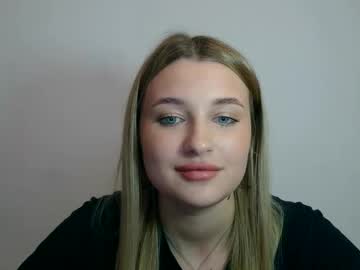 Hotstellax Chaturbate stream image from October 27, 2025