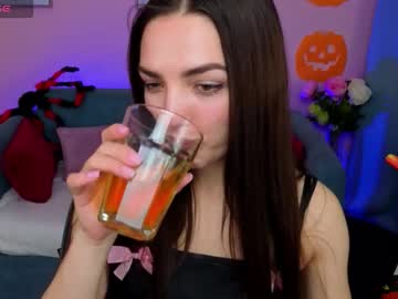Myellaluvs Chaturbate stream image from October 27, 2025