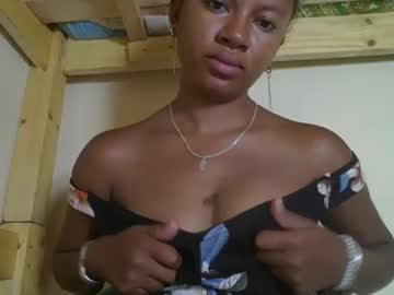 Josiane93 Chaturbate stream image from October 28, 2025
