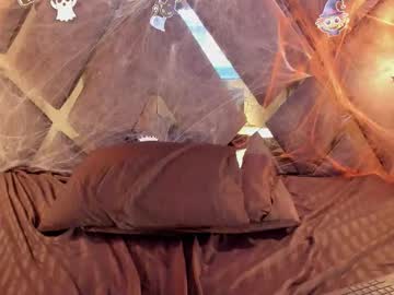 Kiara_Velvet__ Chaturbate stream image from October 28, 2025