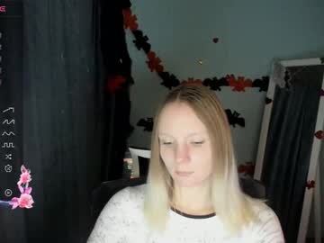 Kelly_Lly Chaturbate stream image from October 28, 2025