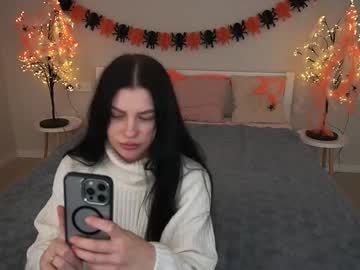 Skybrie Chaturbate stream image from October 28, 2025