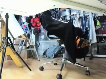 Bisexualjay Chaturbate stream image from October 28, 2025