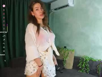 Tinnymollys01 Chaturbate stream image from October 28, 2025