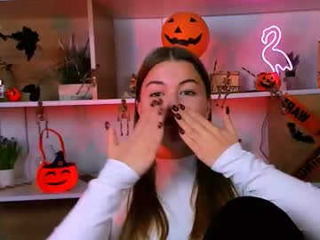 Kira_Vee Chaturbate stream image from October 28, 2025