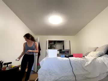 Kylieexoxoxo2432 Chaturbate stream image from October 28, 2025