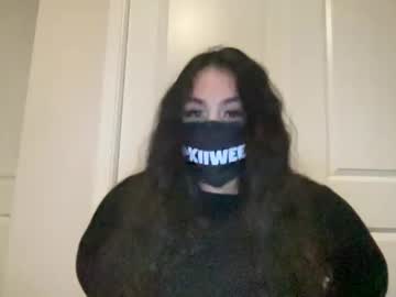 Kiiwee Chaturbate stream image from October 29, 2025