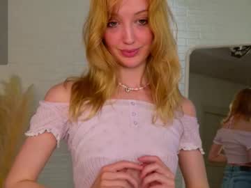 Aweryuwu Chaturbate stream image from October 29, 2025