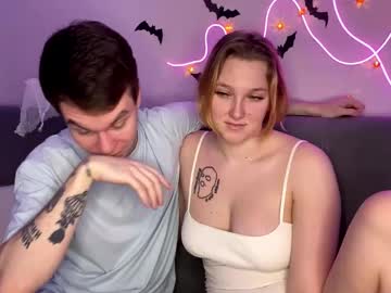 Julielourens Chaturbate stream image from October 29, 2025