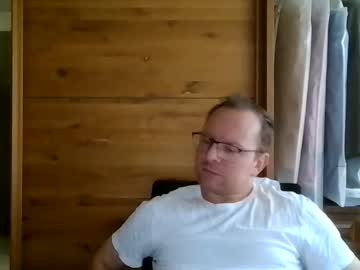 Molnarzsolt Chaturbate stream image from October 29, 2025