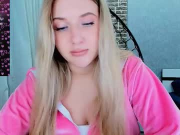 Evacadooo Chaturbate stream image from October 29, 2025