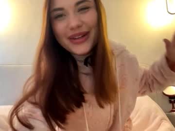 Foxylure Chaturbate stream image from October 29, 2025