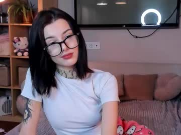 Donnahicks Chaturbate stream image from October 29, 2025