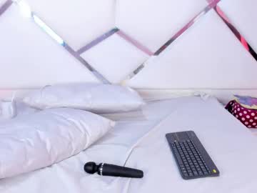 Dulce_Pettit Chaturbate stream image from October 29, 2025