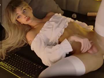 Giselleparton Chaturbate stream image from October 30, 2025