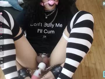Nikkisarin Chaturbate stream image from October 30, 2025