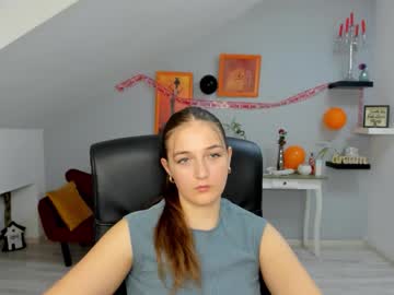 Annewilsonn Chaturbate stream image from October 30, 2025