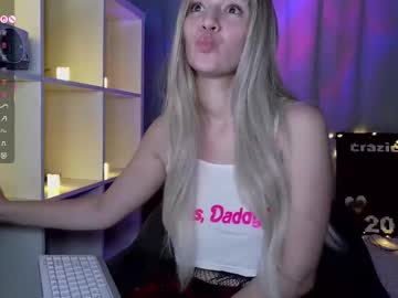 Lunaloverxq Chaturbate stream image from October 30, 2025