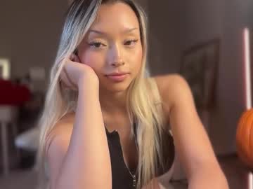 Carmenxrose Chaturbate stream image from October 31, 2025