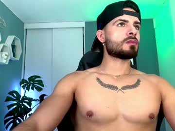 Maxtowers Chaturbate stream image from October 31, 2025