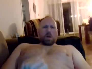 Dubeduzesz Chaturbate stream image from October 31, 2025