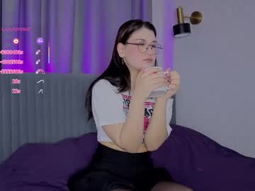 Linna4cute Chaturbate stream image from October 31, 2025