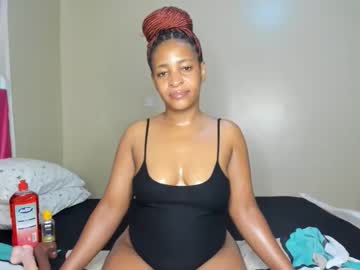 Kinkylyla Chaturbate stream image from October 31, 2025