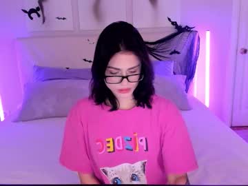 Emilymee Chaturbate stream image from October 31, 2025