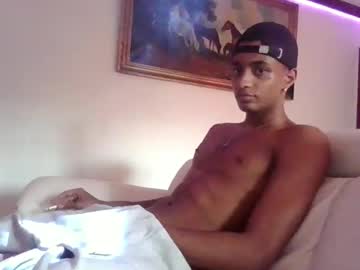 Gommez19 Chaturbate stream image from October 31, 2025
